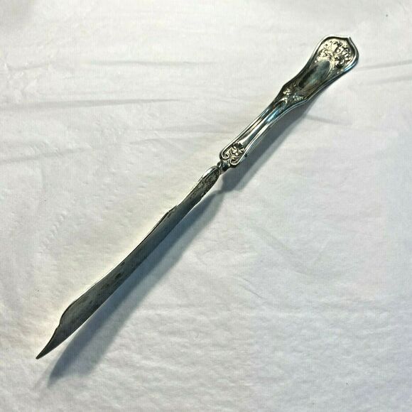 Vintage Silverplated Twisted Handle Butter Knife Early Floral by Wm A Rogers - Picture 1 of 6